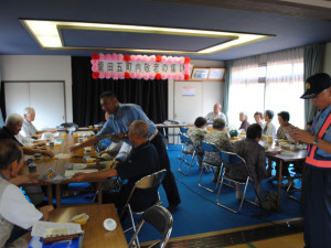 資料配布します