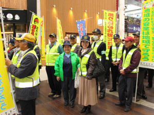 笑顔でﾊﾟﾚｰﾄﾞ参加